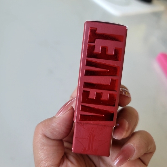 NEW JEFFREE STAR Velvet Trap Lipstick in Mouse Trap - Picture 5 of 17